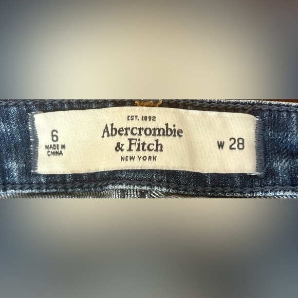 Abercrombie & Fitch Straight Leg Mid Rise Distressed Jean, Size 28/6 - Picture 7 of 12